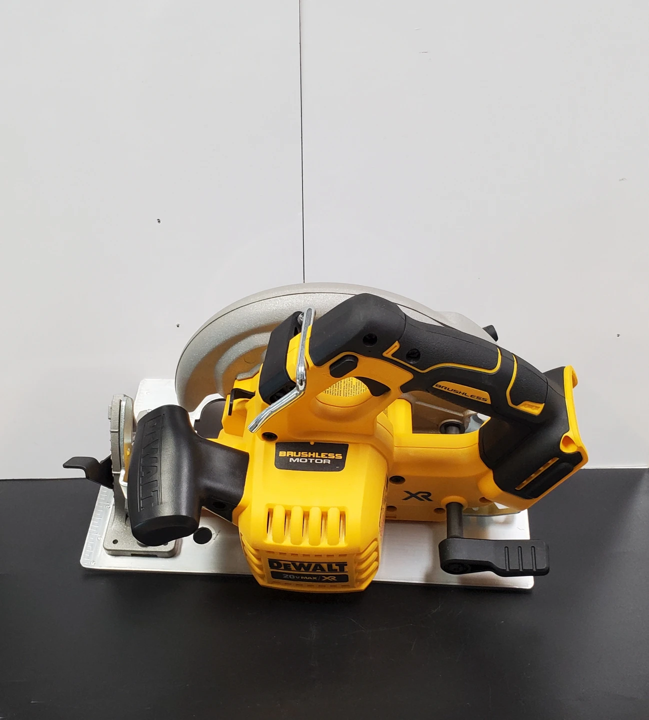 DeWalt 20V Max XR Brushless Circular Saw(DCS570) Tool-Only - photo 2