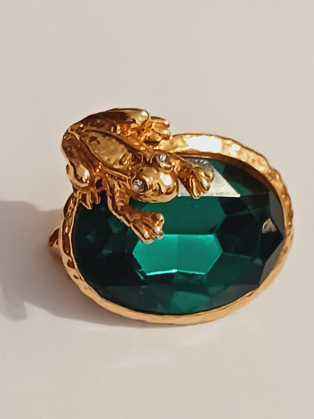 Gorgeous Gold Plated Lucky Frog 🐸 Brooch w/ Emerald Glass Stone - photo 4