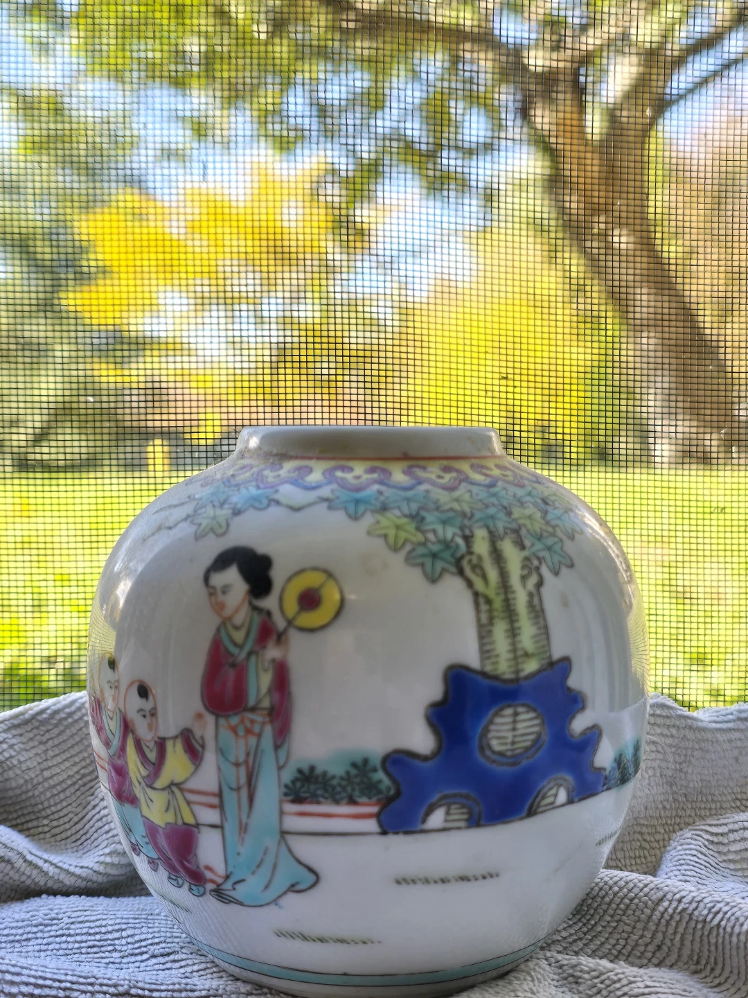 Chinese Porcelain Ginger Jar with Traditional Motif - photo 4