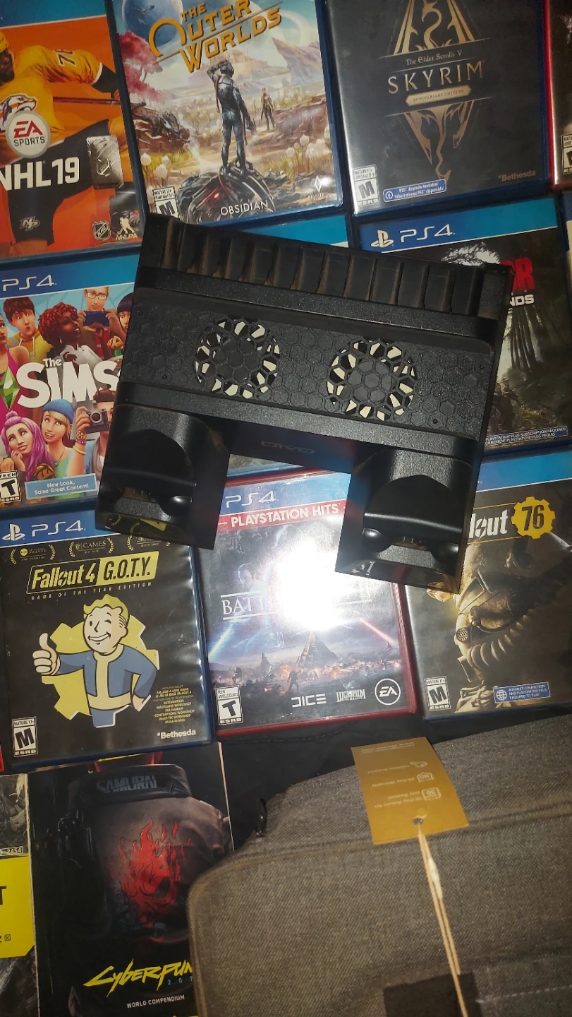 PS4 Console with Oivo Charging Stand and 20+ Games - photo 2