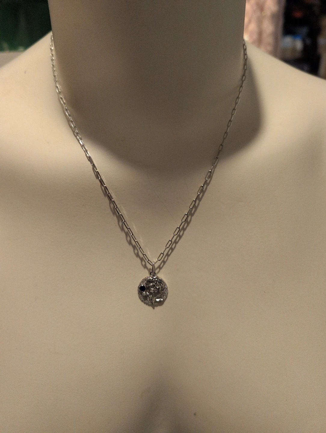 Silver-Tone Floral Pendant Necklace - photo 2
