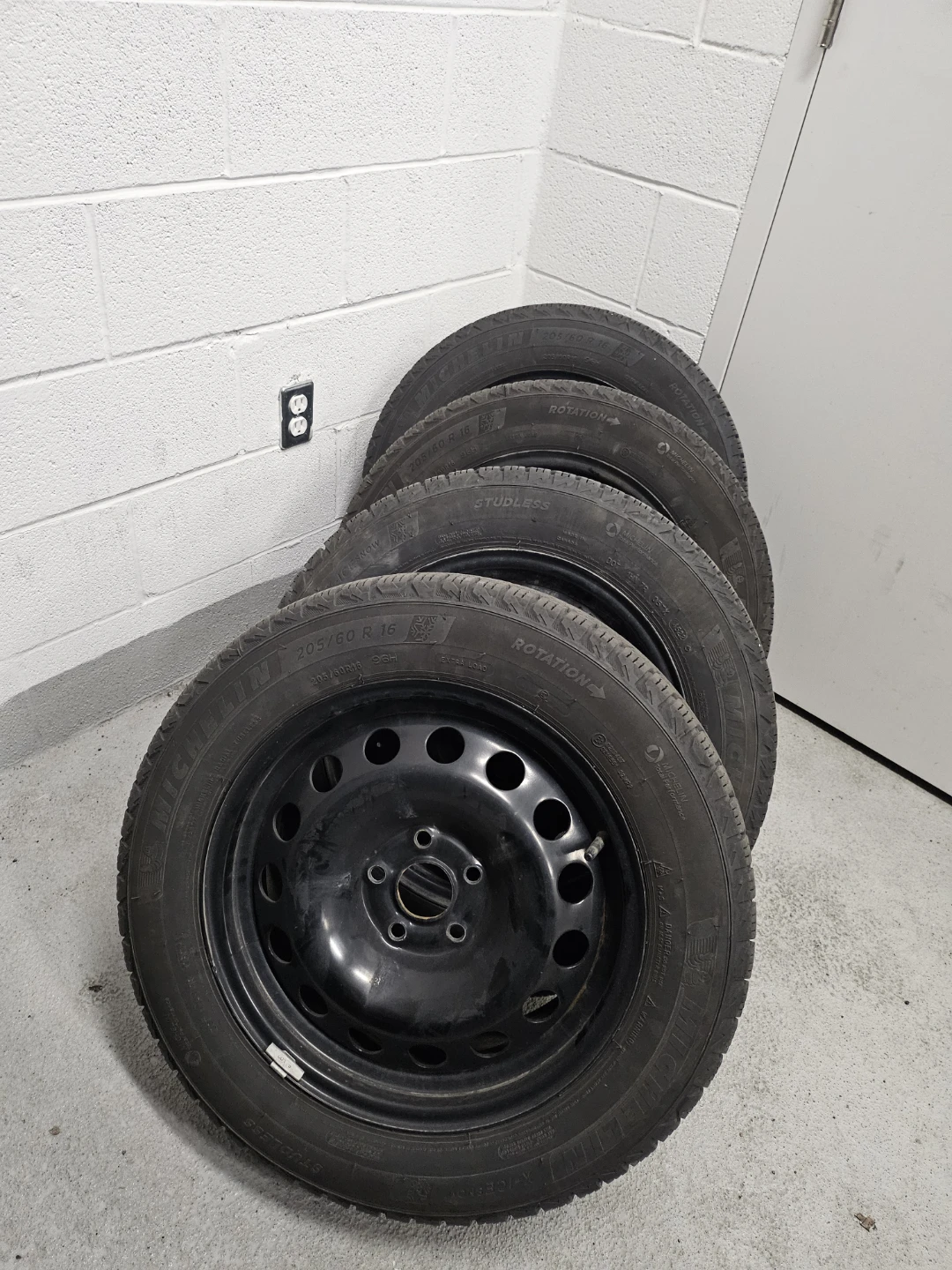 Set of 4 Michelin X-Ice Snow Tires with Rims - photo 5