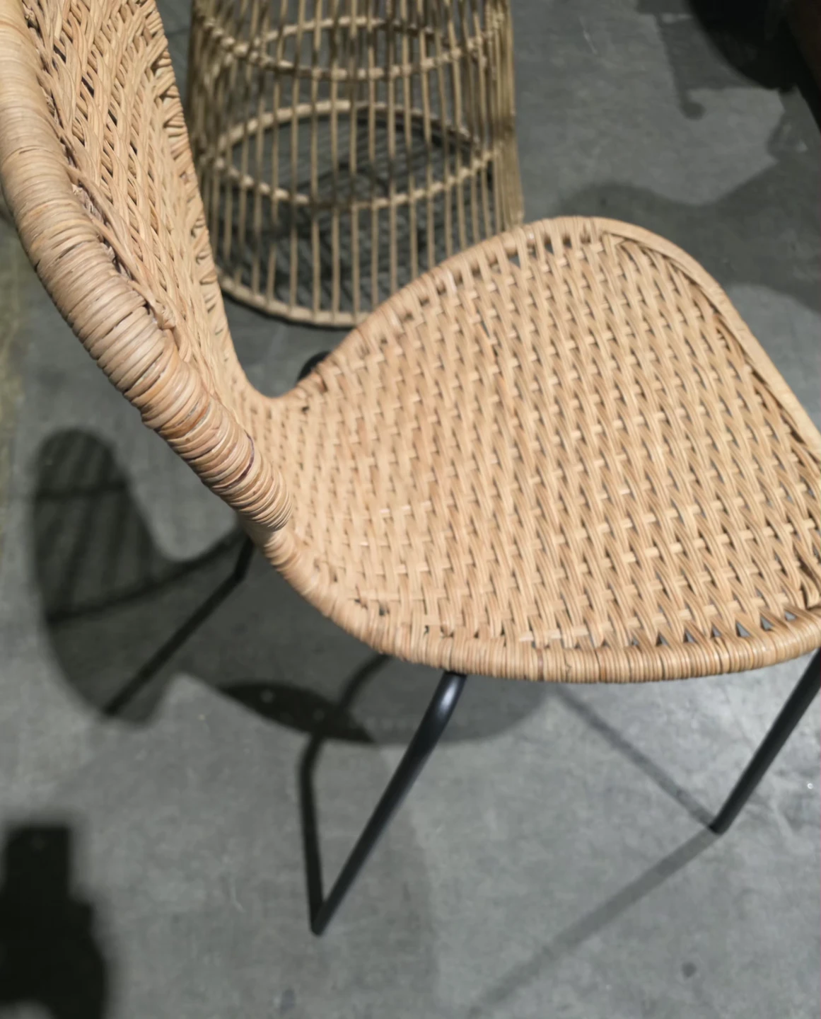 Table and chairs - photo 4