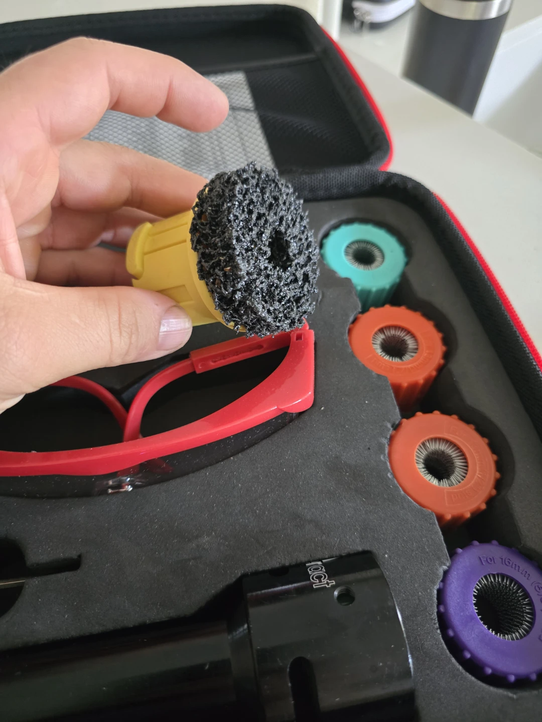 Wheel hub and stud cleaner - photo 4