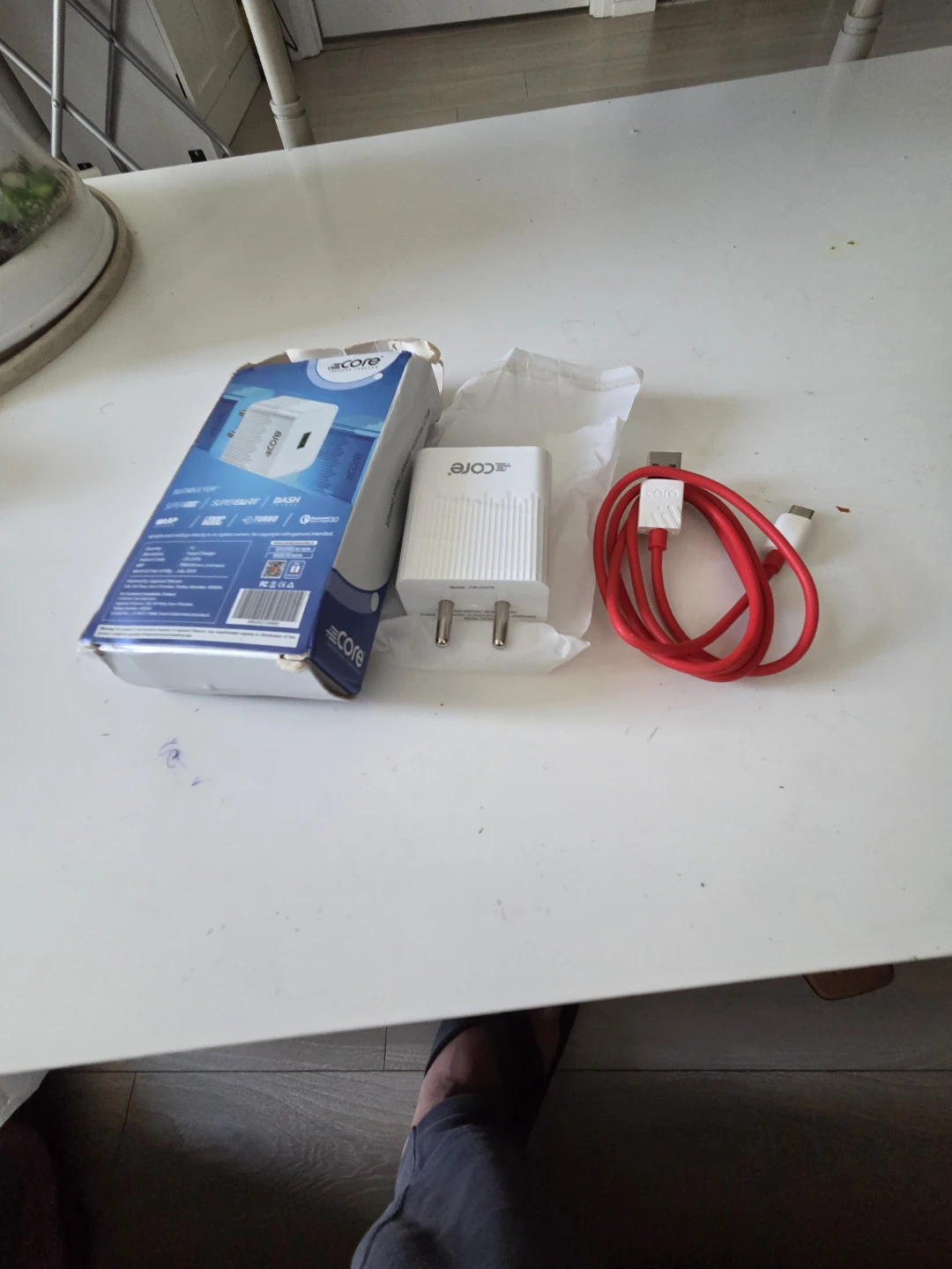 Core travel charger with cable - photo 5