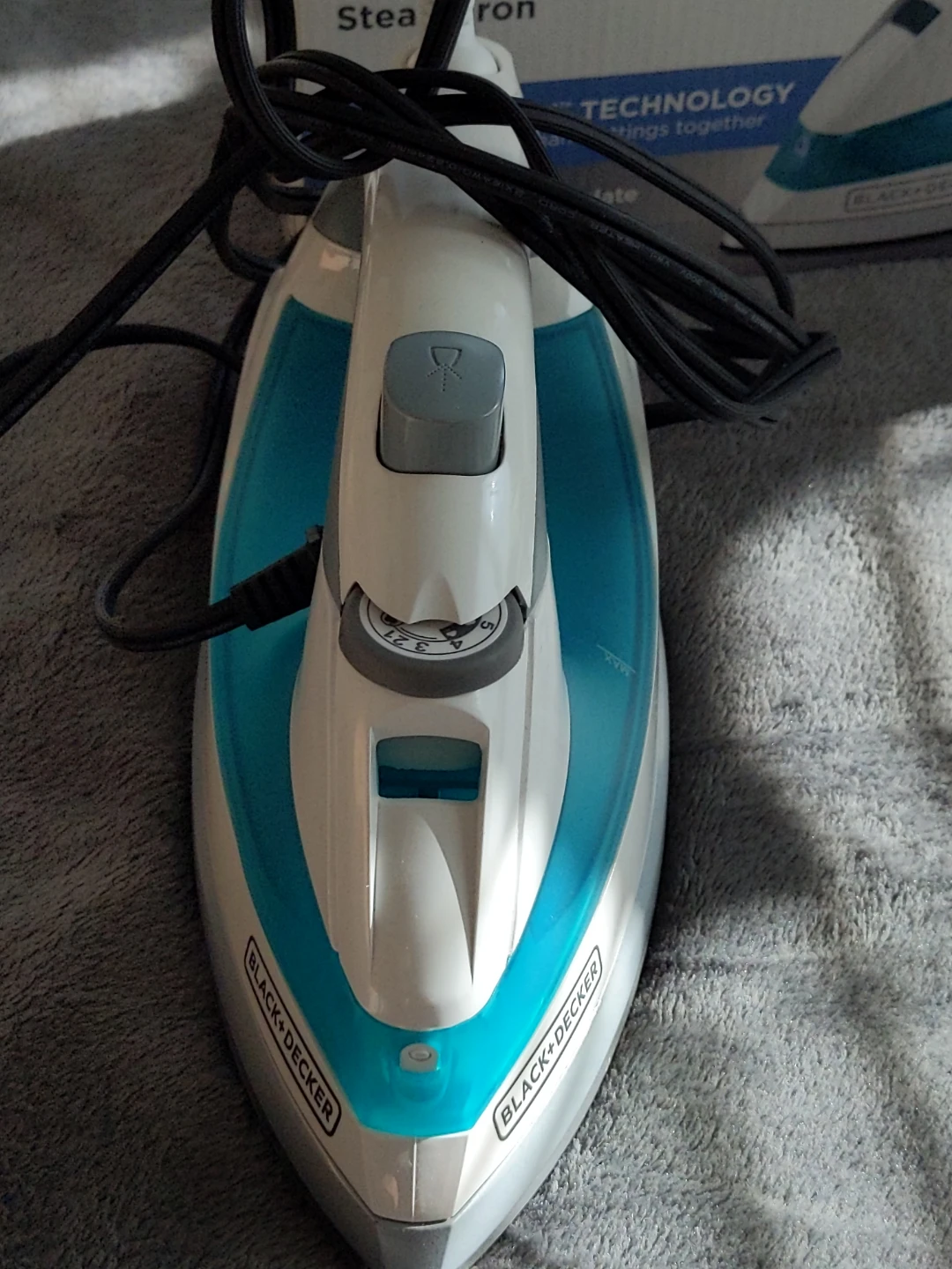 Black+Decker Light 'N Easy Steam Iron - photo 4