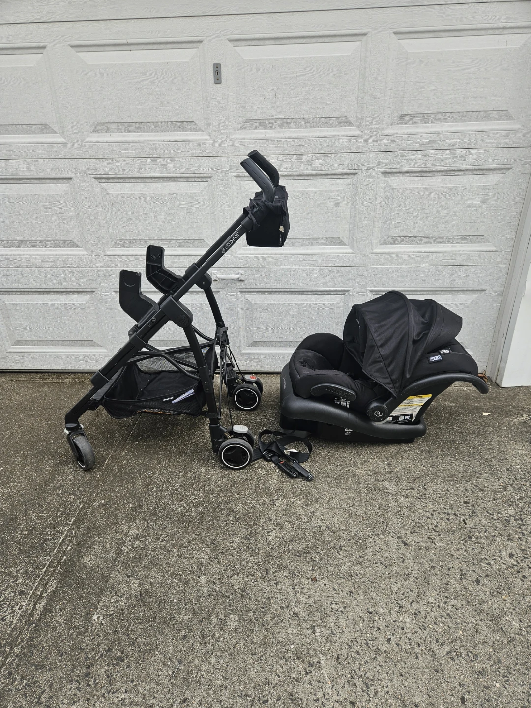 Maxi cosi carriage and car seat