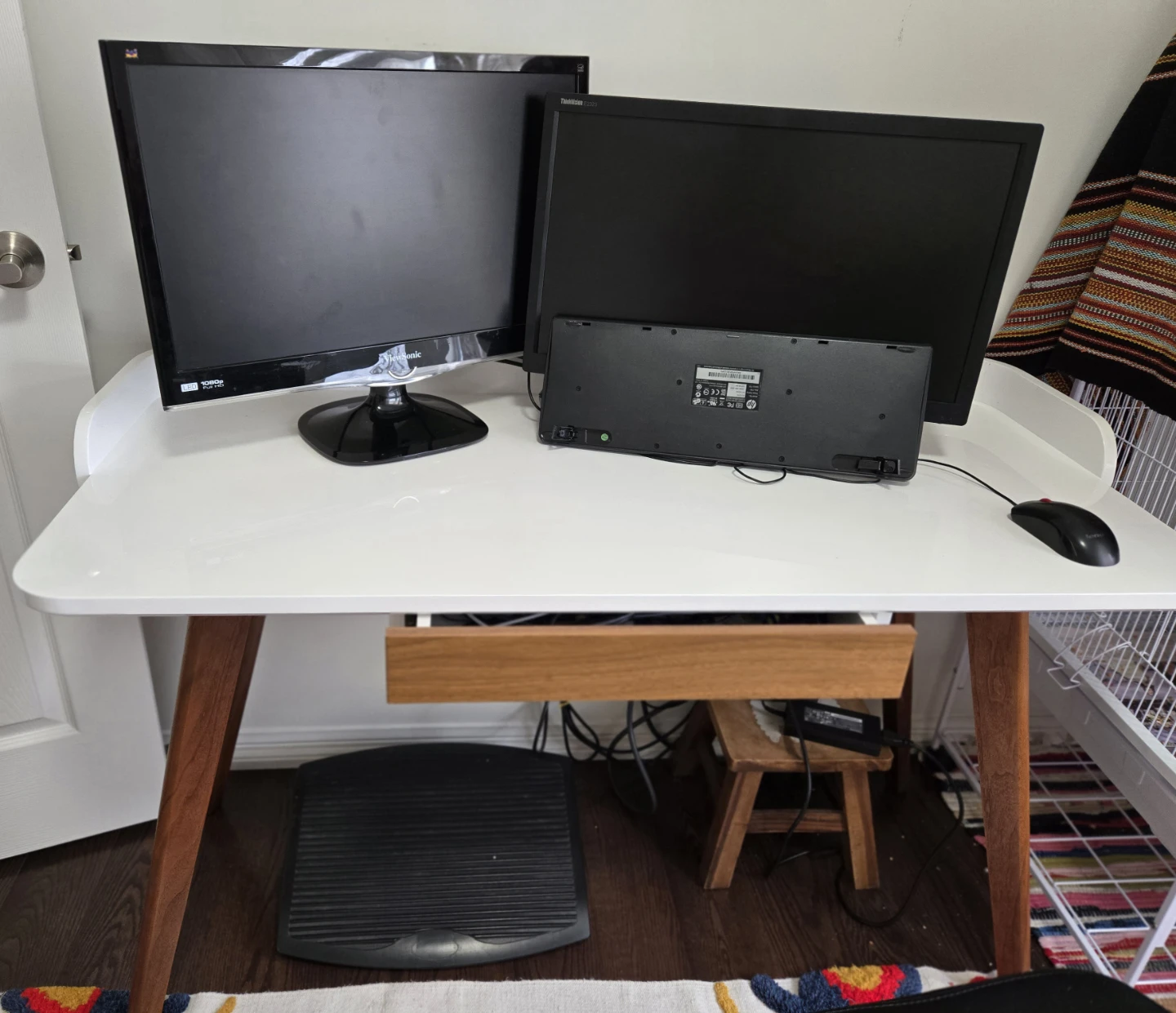 Office desk - photo 2