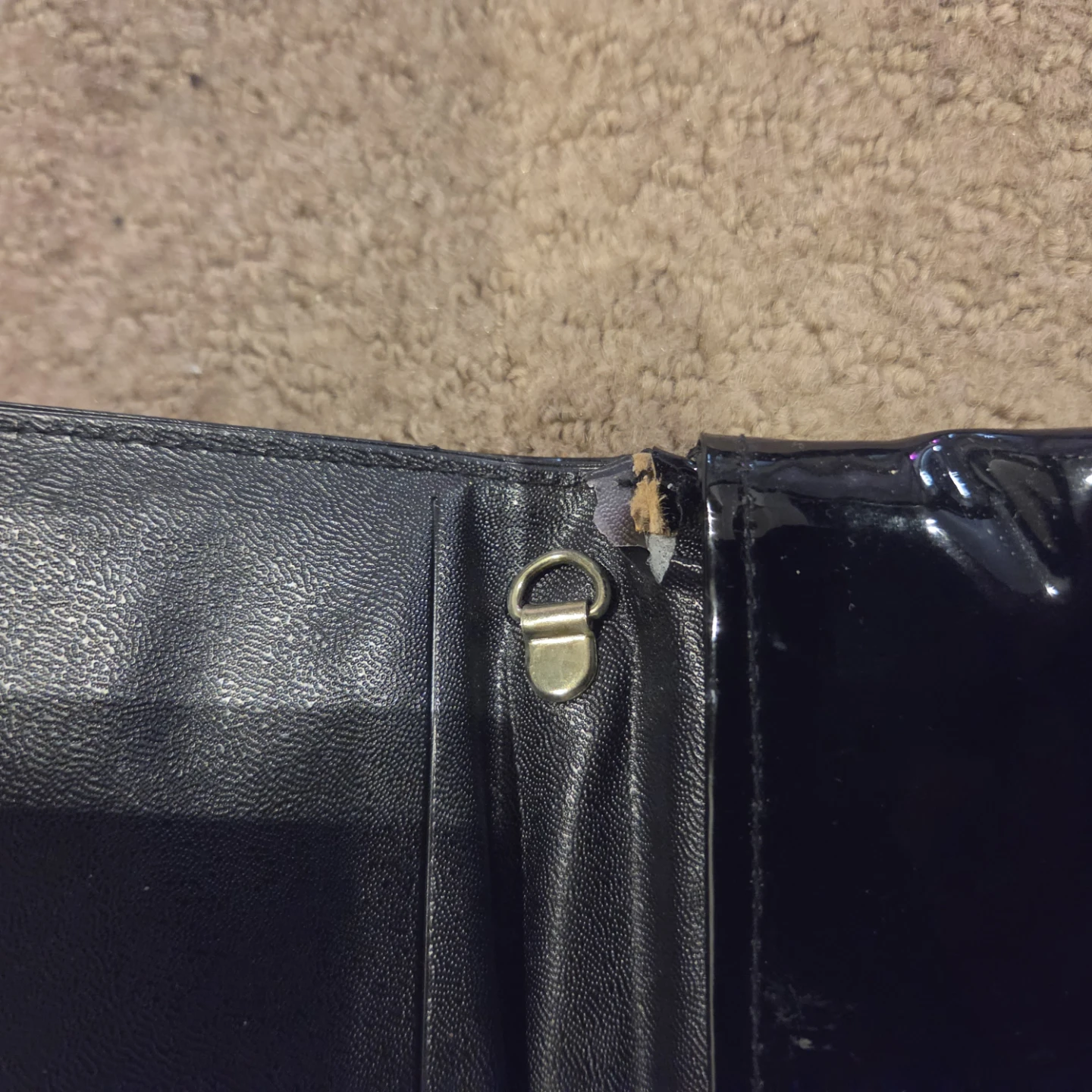 Black patent leather clutch bag - photo 3