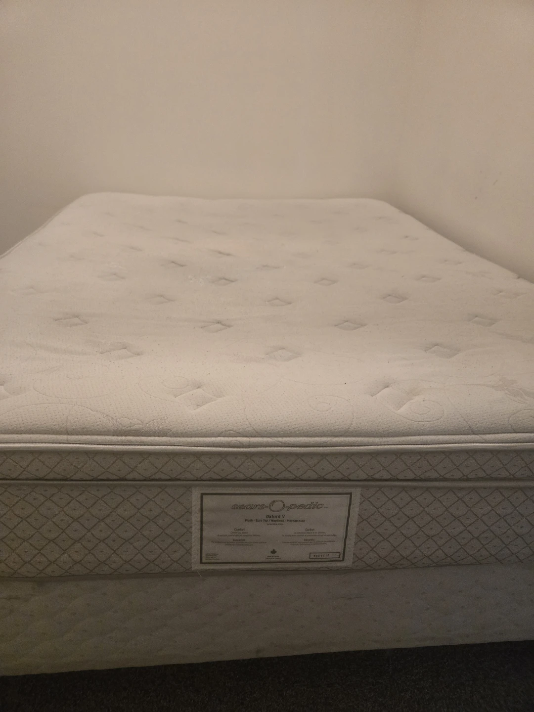 Sears-O-Pedic Oxford V Plush Euro Top Queen Bed