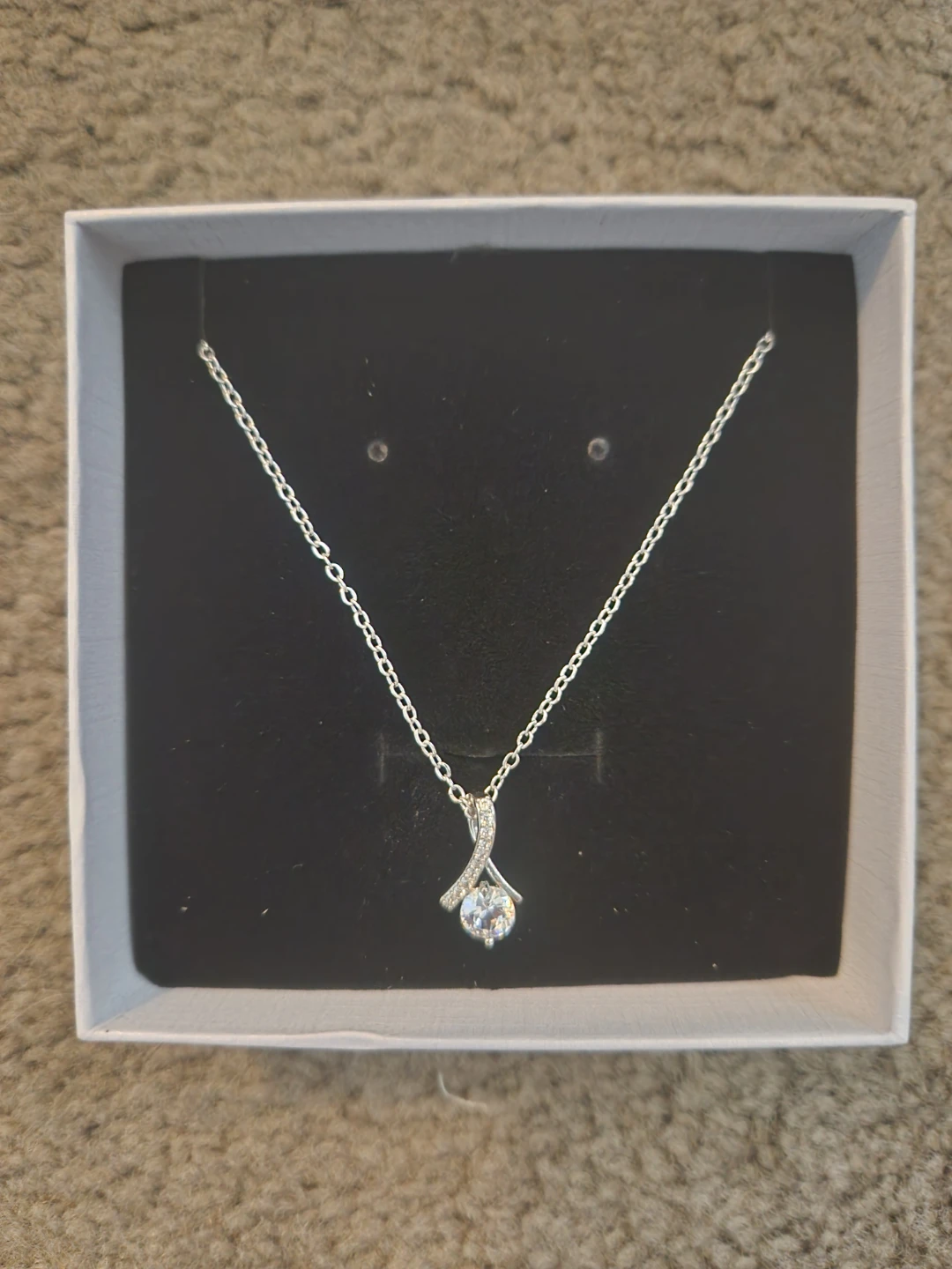 Silver-Tone Ribbon Pendant Necklace - photo 2