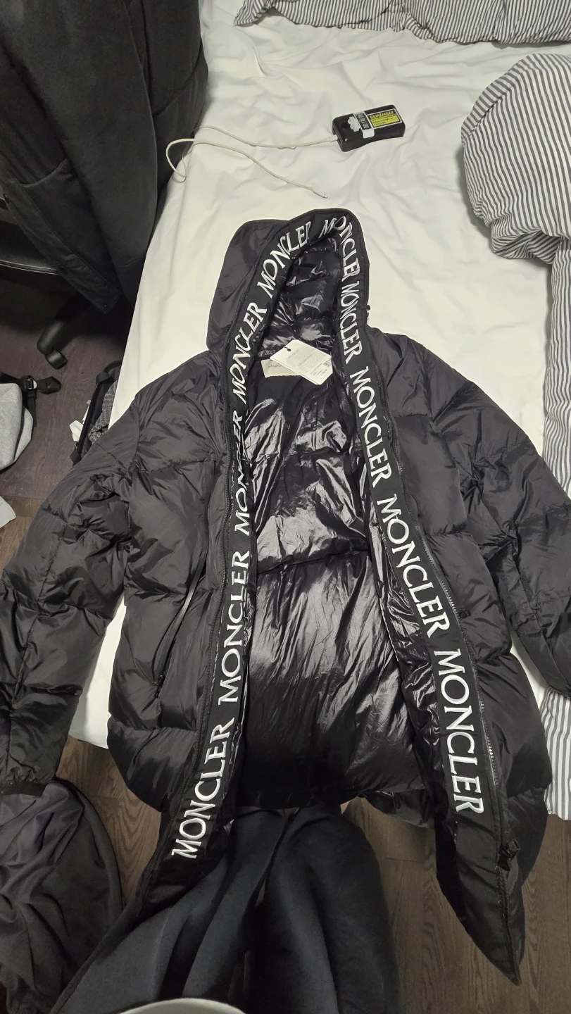 Moncler black down jacket - photo 2