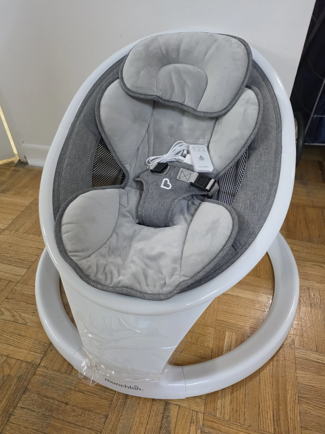 Munchkin Bluetooth Enabled Baby Swing - photo 2