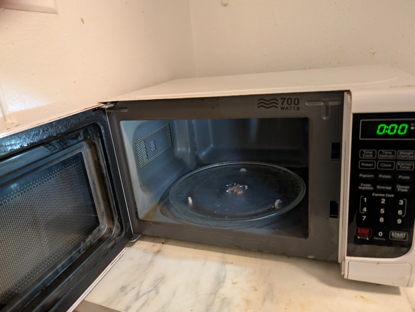 Farberware 700-Watt Microwave - photo 2