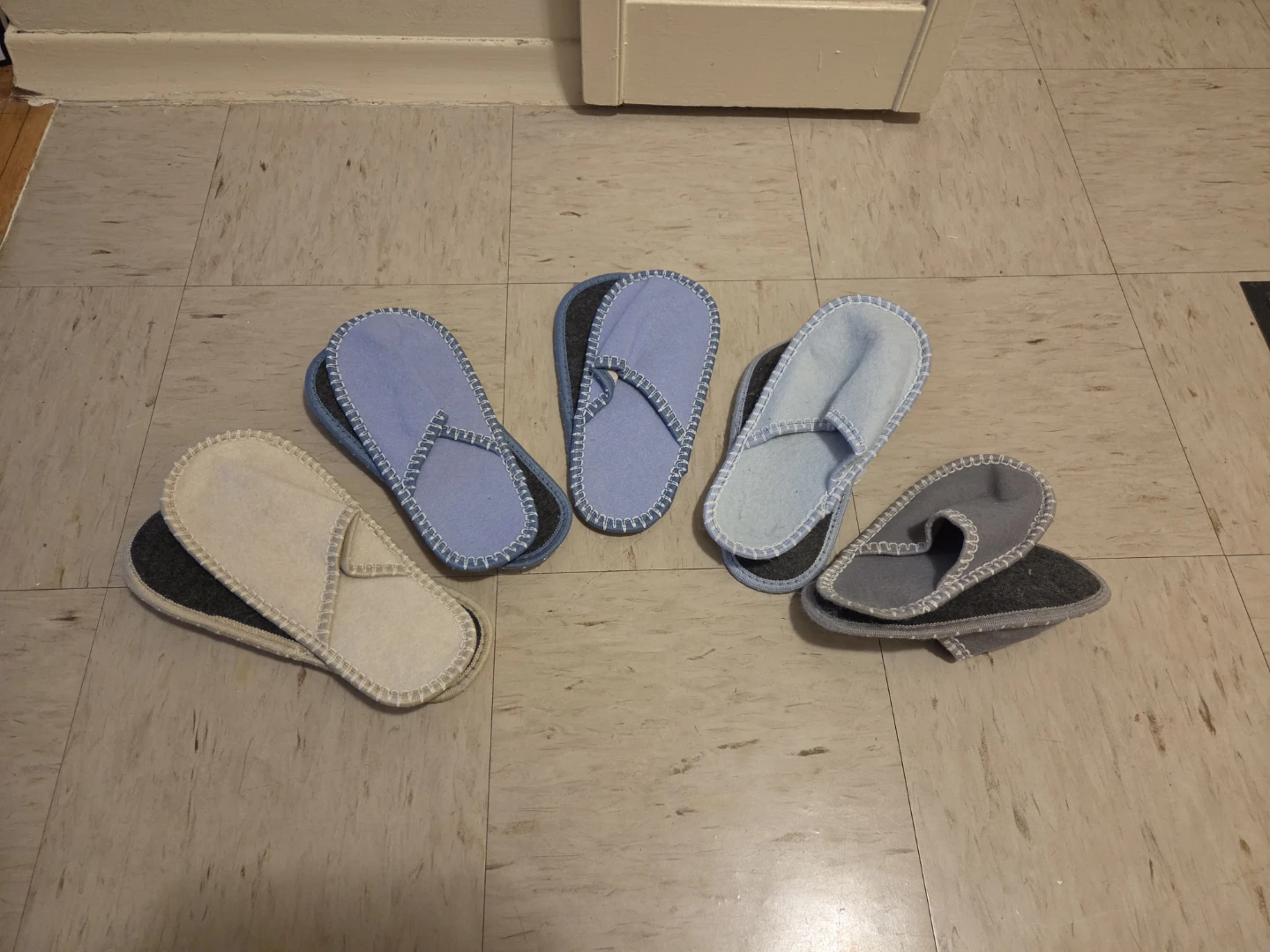 IKEA Felt Slipper Set with Wall Hanger - photo 2