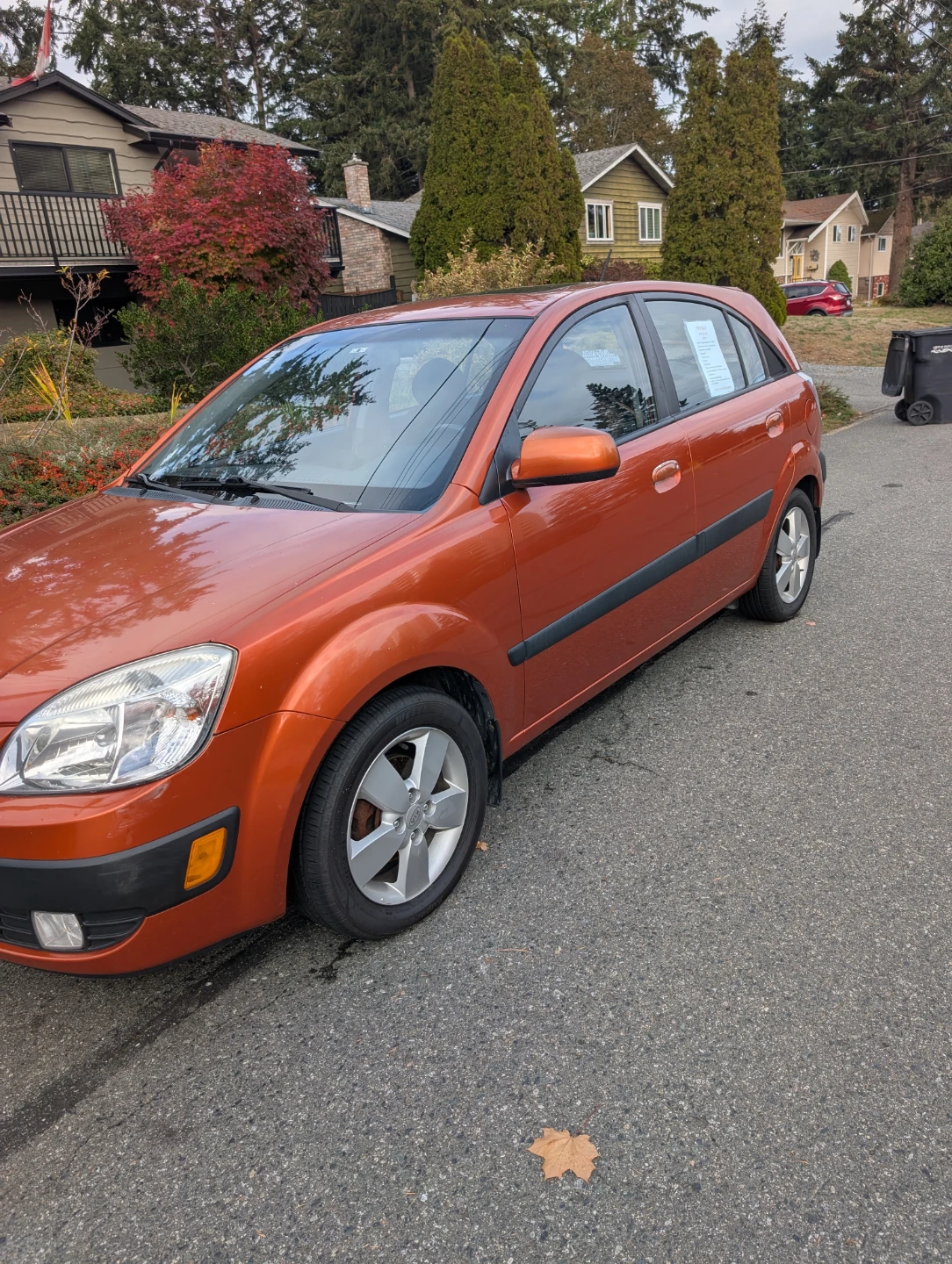 Orange Kia Rio5 hatchback - photo 2