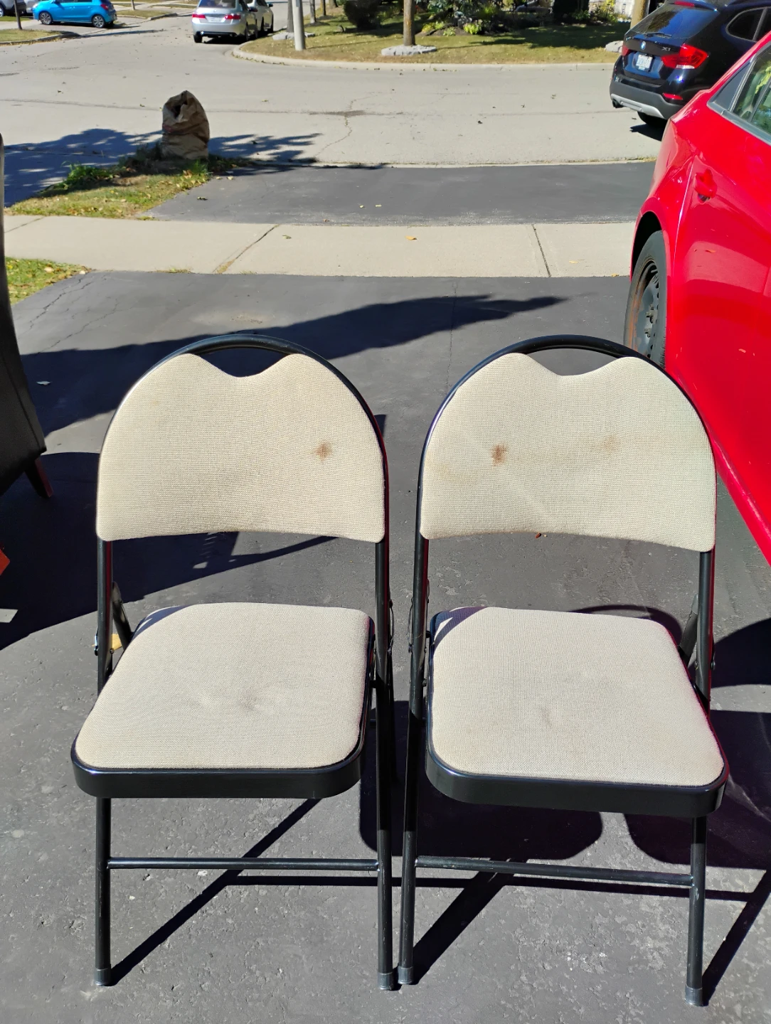2 Black Folding Chairs with Beige Fabric Seats - photo 3