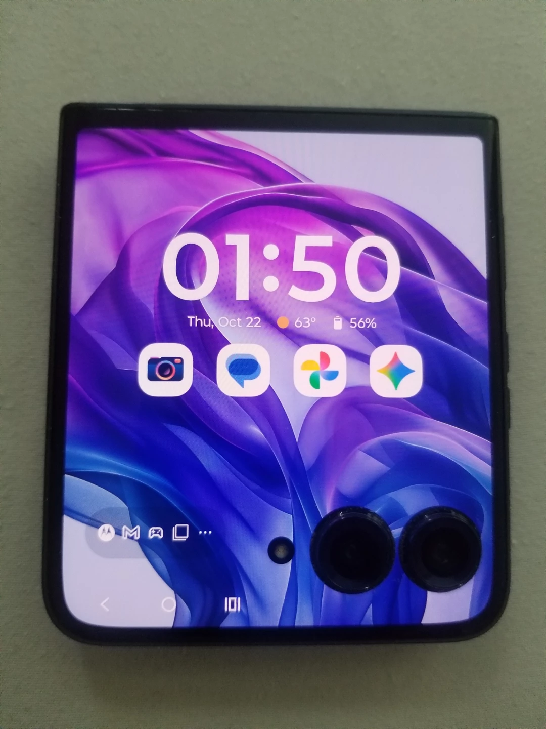 2024 Motorola Razr+ foldable smartphone 256GB selling as is - photo 2