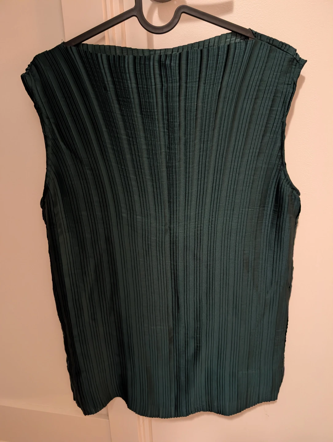 Green pleated Sleeveless Top