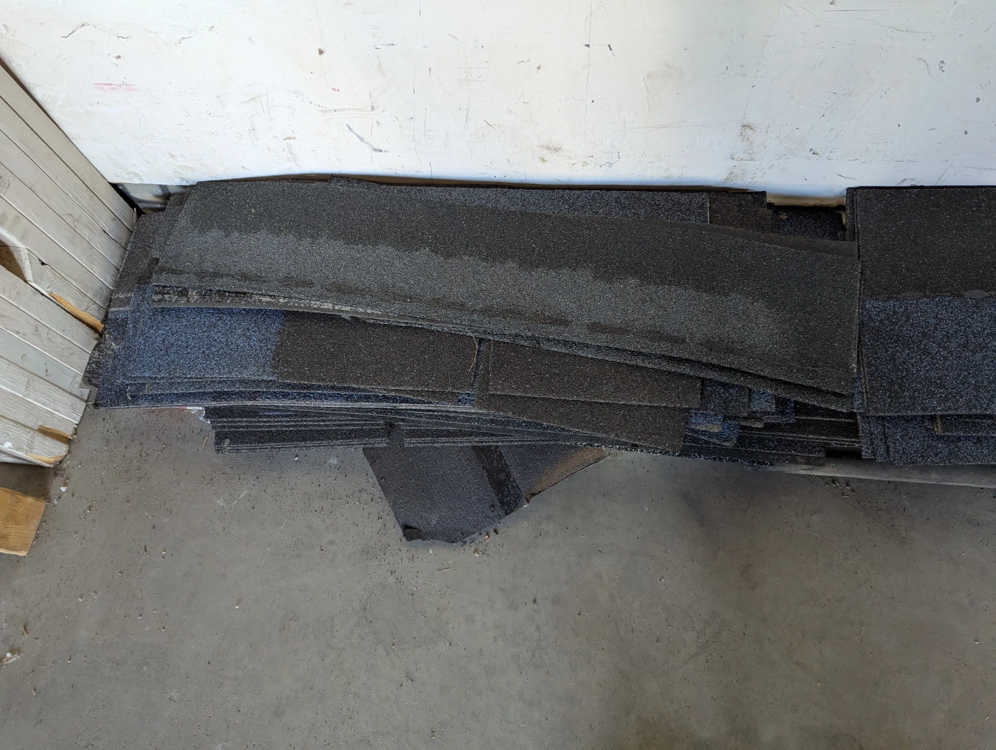 4 bundles of shingles - photo 3