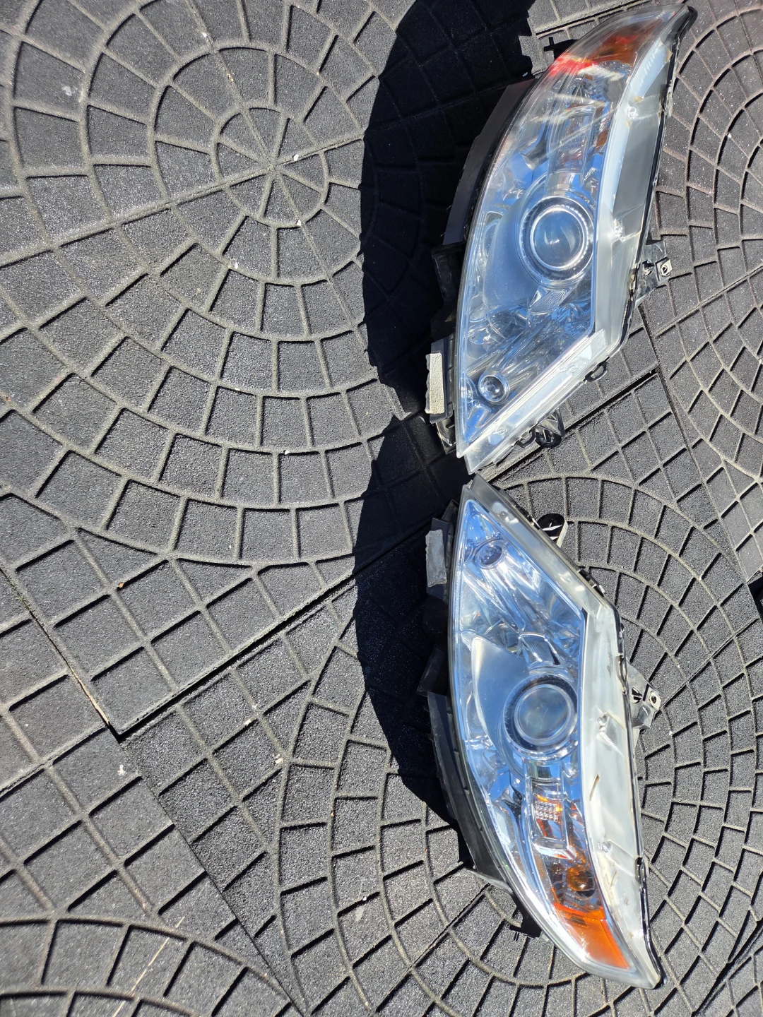 Lincoln MKS Headlights