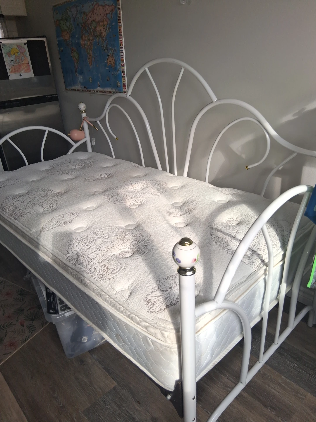 White Metal Daybed Frame with Mattress - photo 3