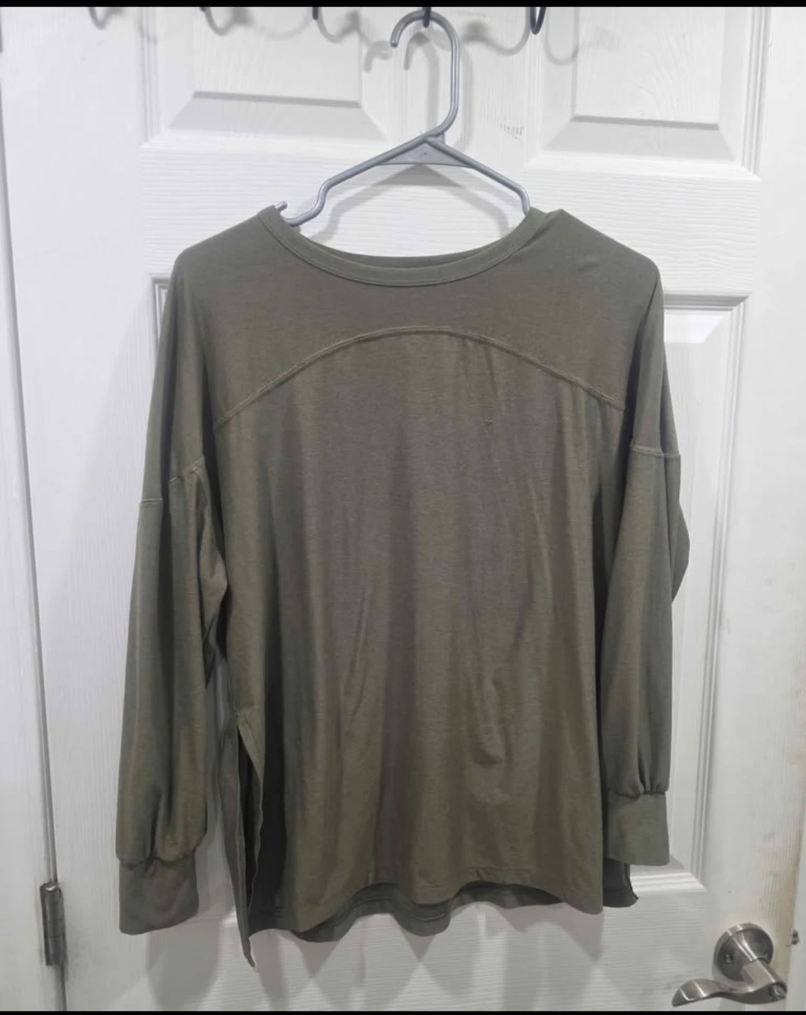 Olive Green Old Navy Activewear Top – size small - photo 2