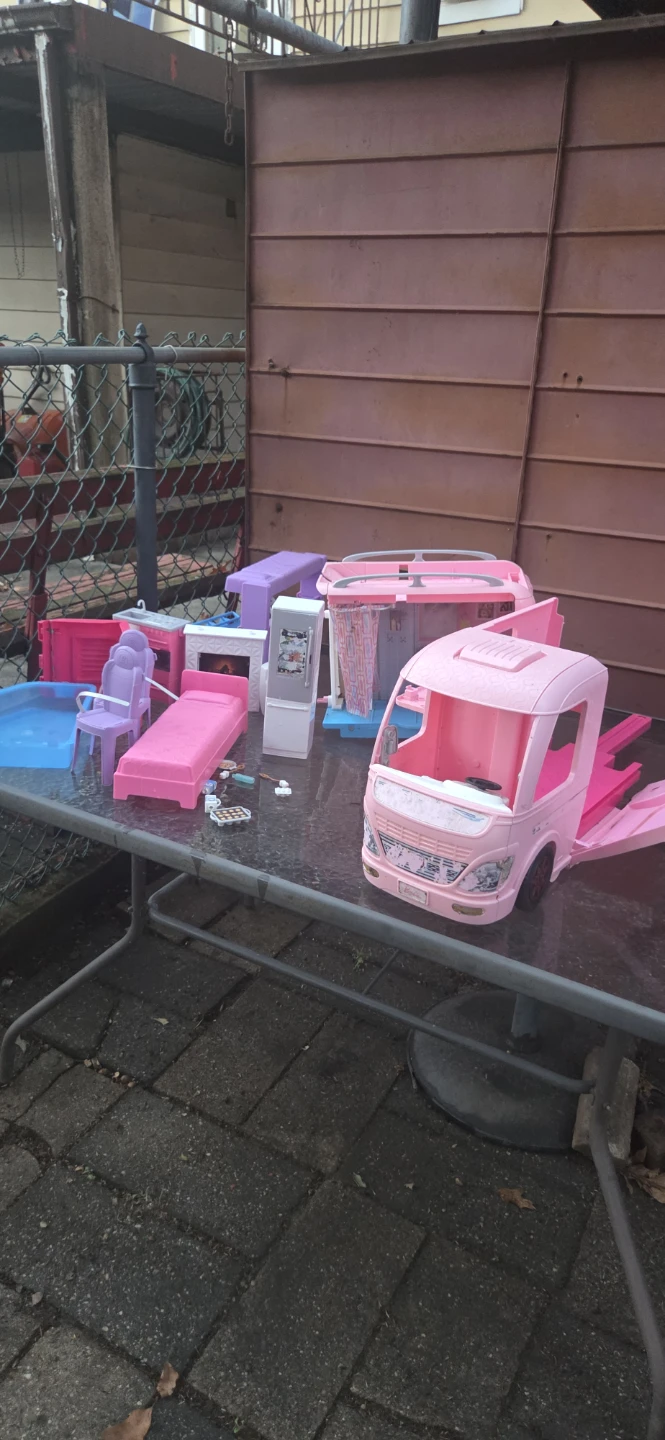 Barbie Dollhouse and Camper Set - photo 2