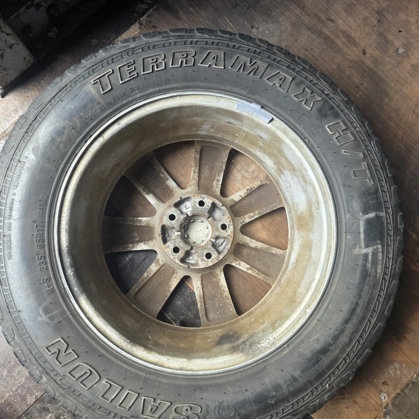 Set of Kia Wheels with 235/65R17 Tires inclu rims - photo 4