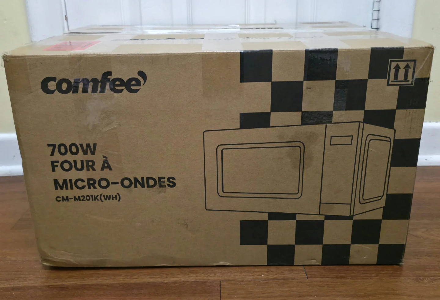 Comfee 700W Countertop Microwave
