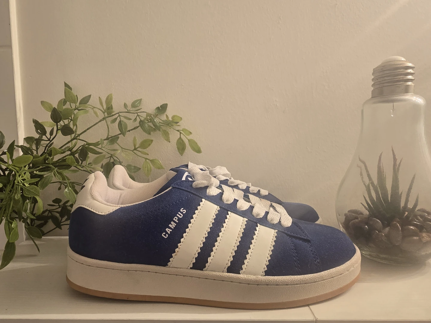 Sneakers. Size 7.5 US