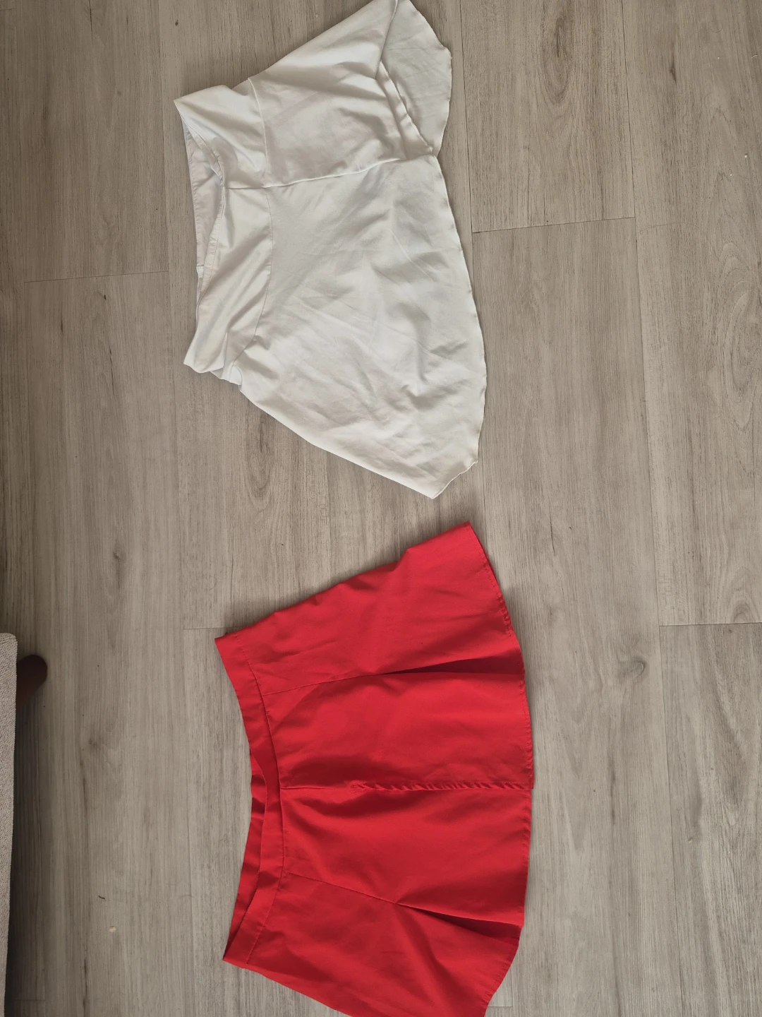 Two cute Mini Skirts Red and White - photo 2