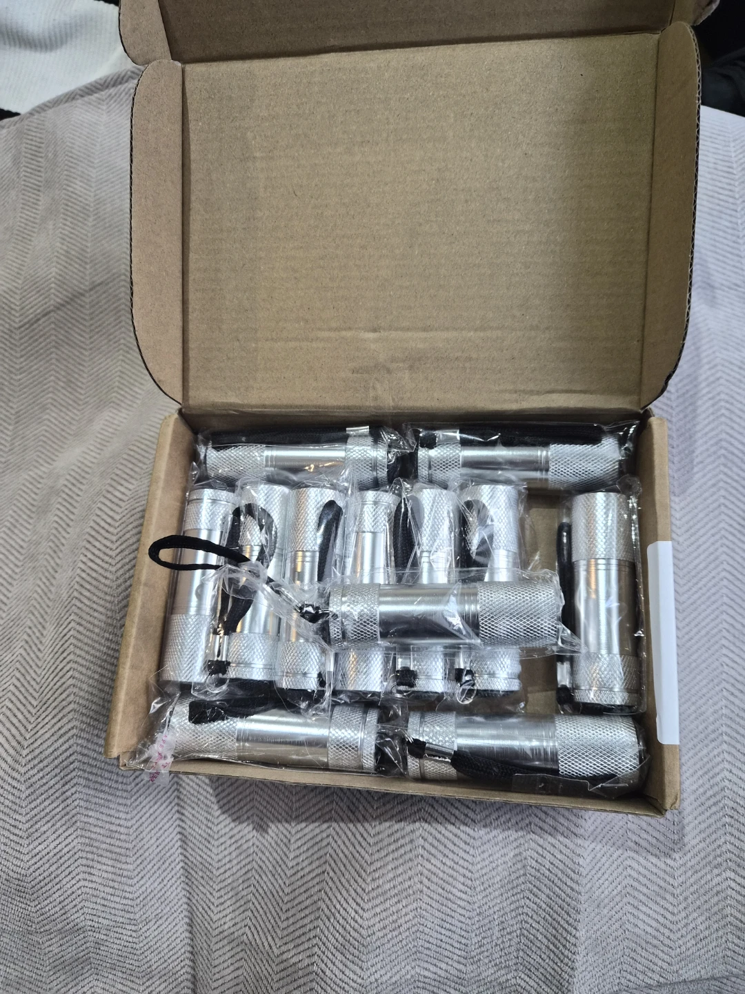 Set of 12 small aluminum flashlights - photo 2