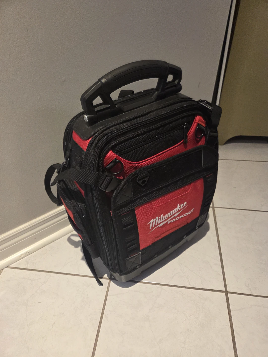 Miluakee structured backpack