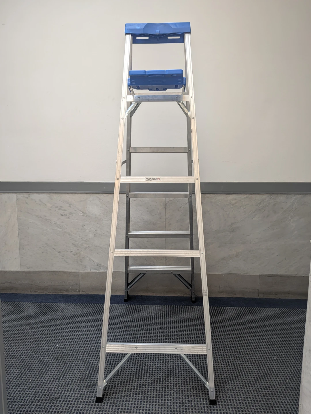 Werner 6-Ft Aluminum Step Ladder (250 lb) - photo 5