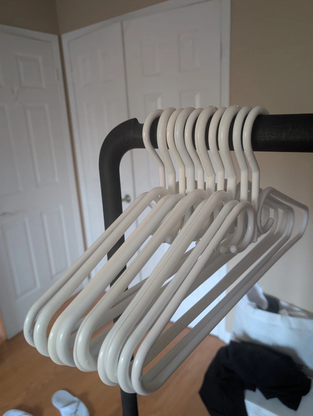 Set of 10 White Plastic Clothing Hangers - photo 2