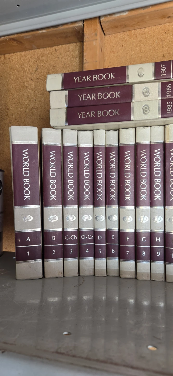 World Book Encyclopedia and Year Books Set