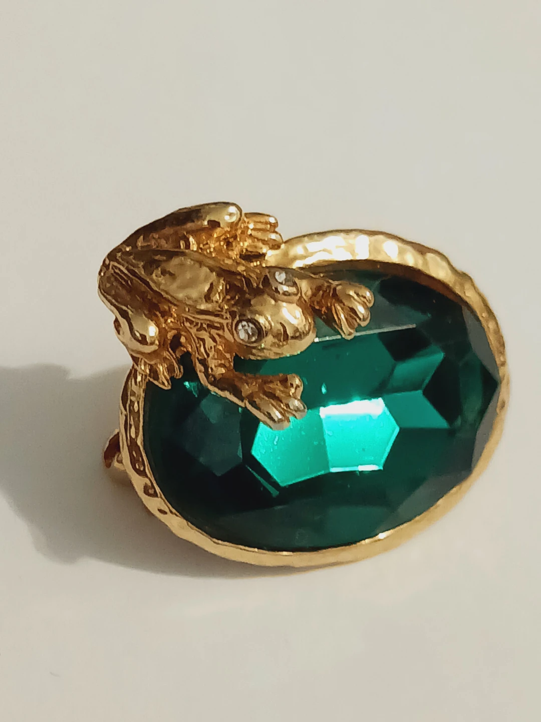 Gorgeous Gold Plated Lucky Frog 🐸 Brooch w/ Emerald Glass Stone - photo 2