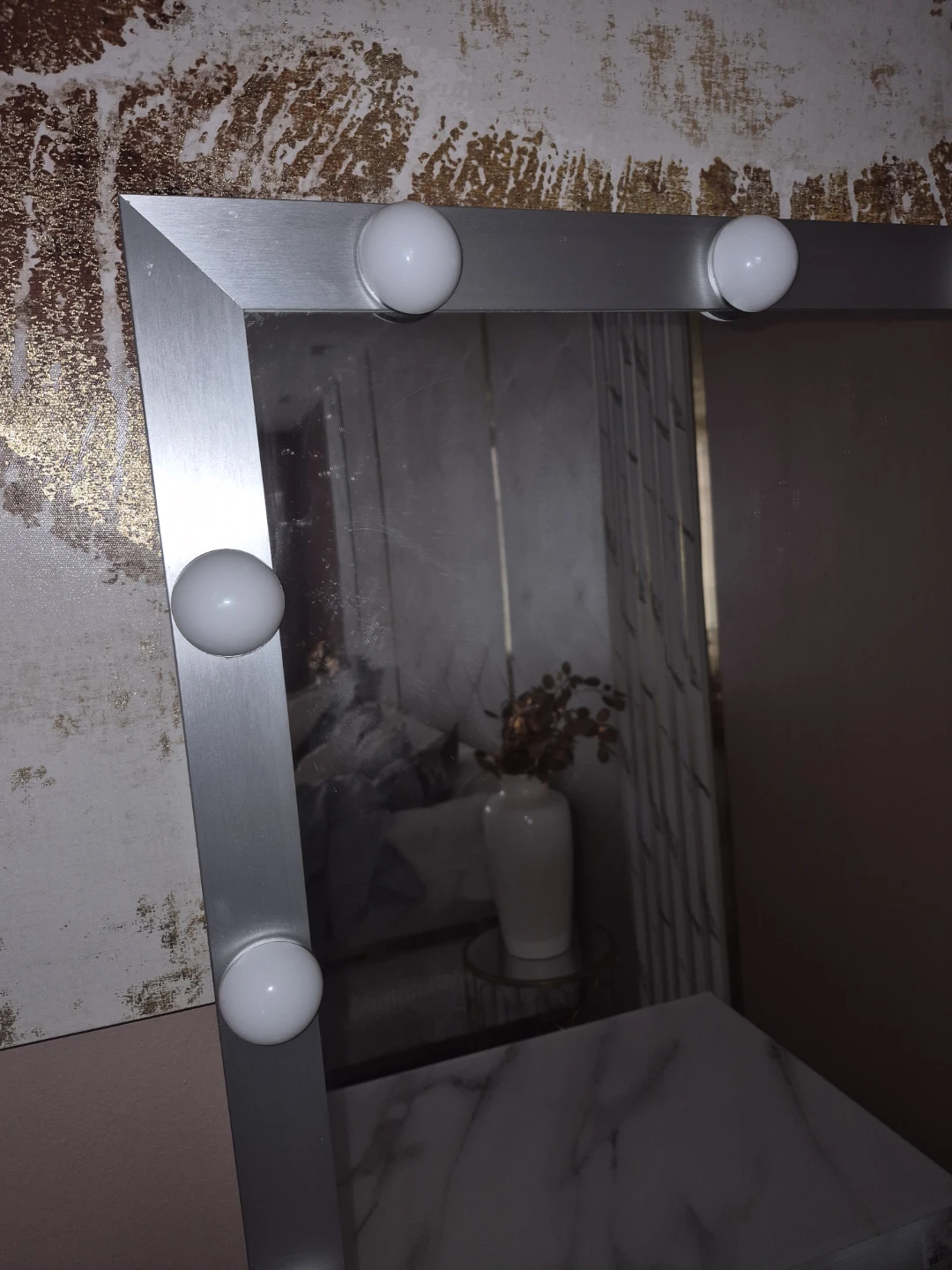 LED Mirror with smart sensor