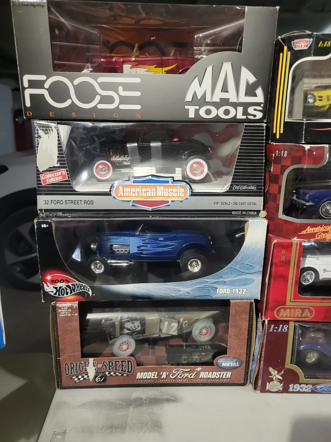 Assorted 1:18 Scale Diecast Model Cars add #1 - photo 4