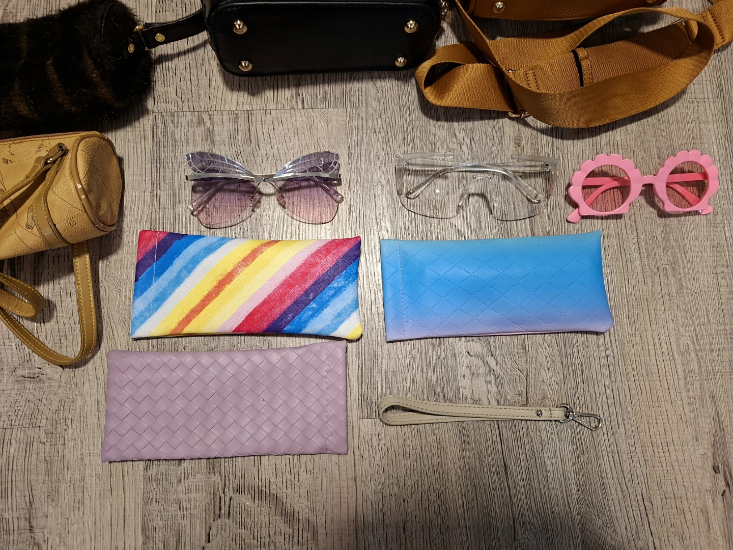 Purses and sunglasses bundle - photo 3