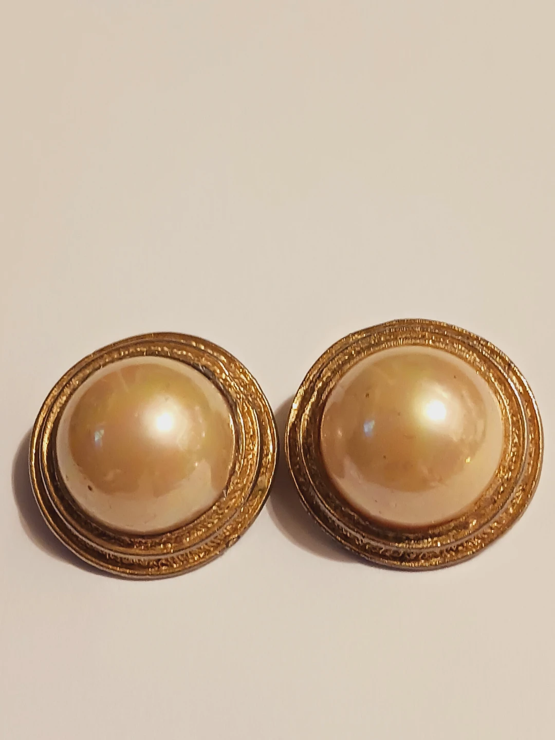 Beautiful Vintage Gold-Tone Pearl Stud Earrings - photo 2