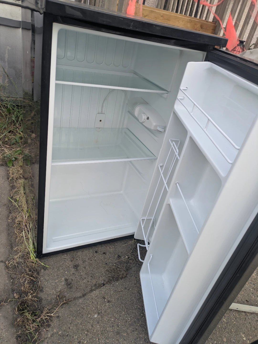Salton Mini Fridge - photo 2