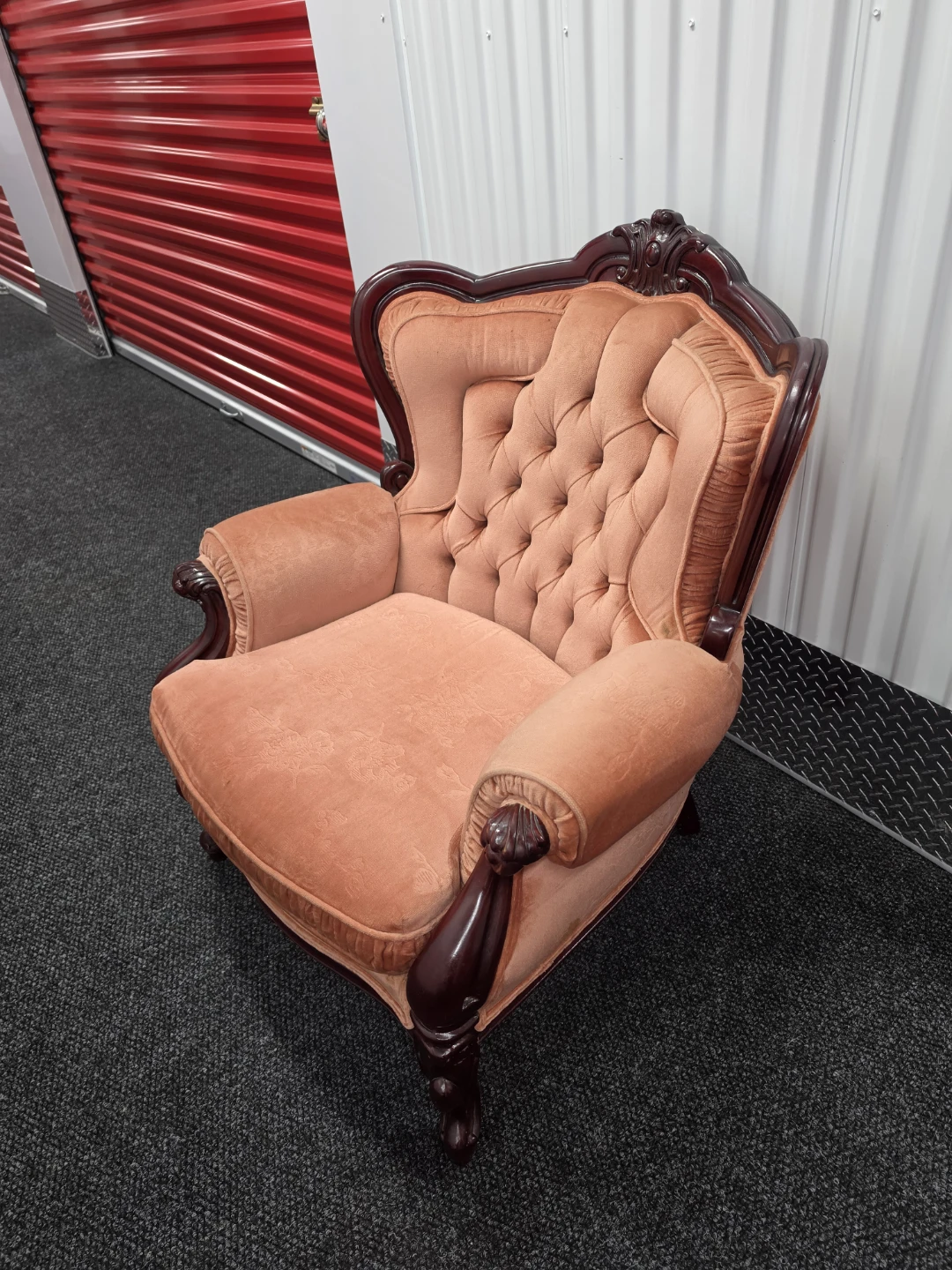 Vintage Tufted Armchair in Peach Velvet - photo 2