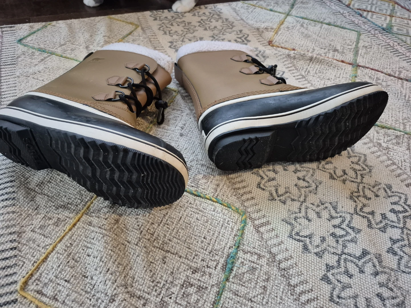 Sorel Winter Boots Tan and Black - photo 2
