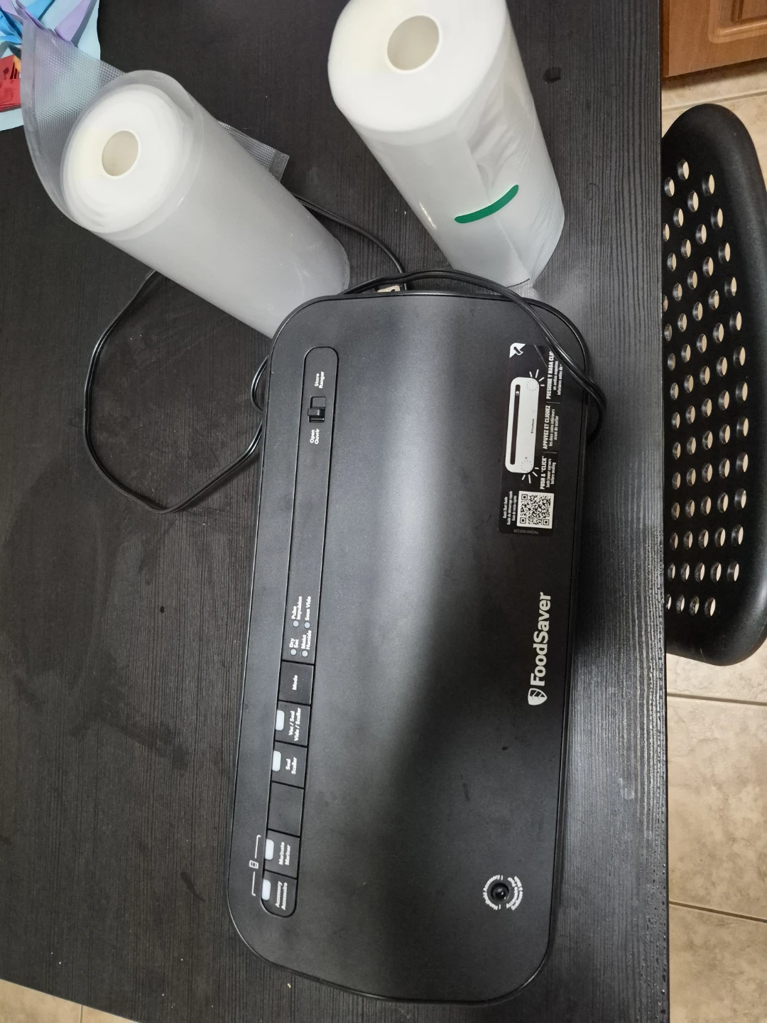 FoodSaver Vacuum Sealing System + 1.5 vacuum bags - photo 2