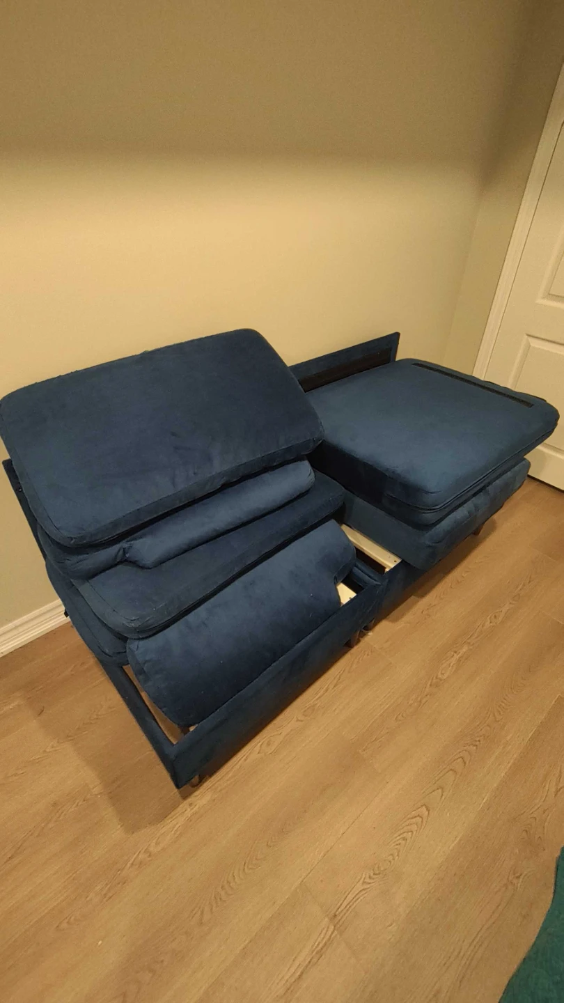 NEW Blue Velvet Sofa Couch For Sale In Excellent Condition - photo 2