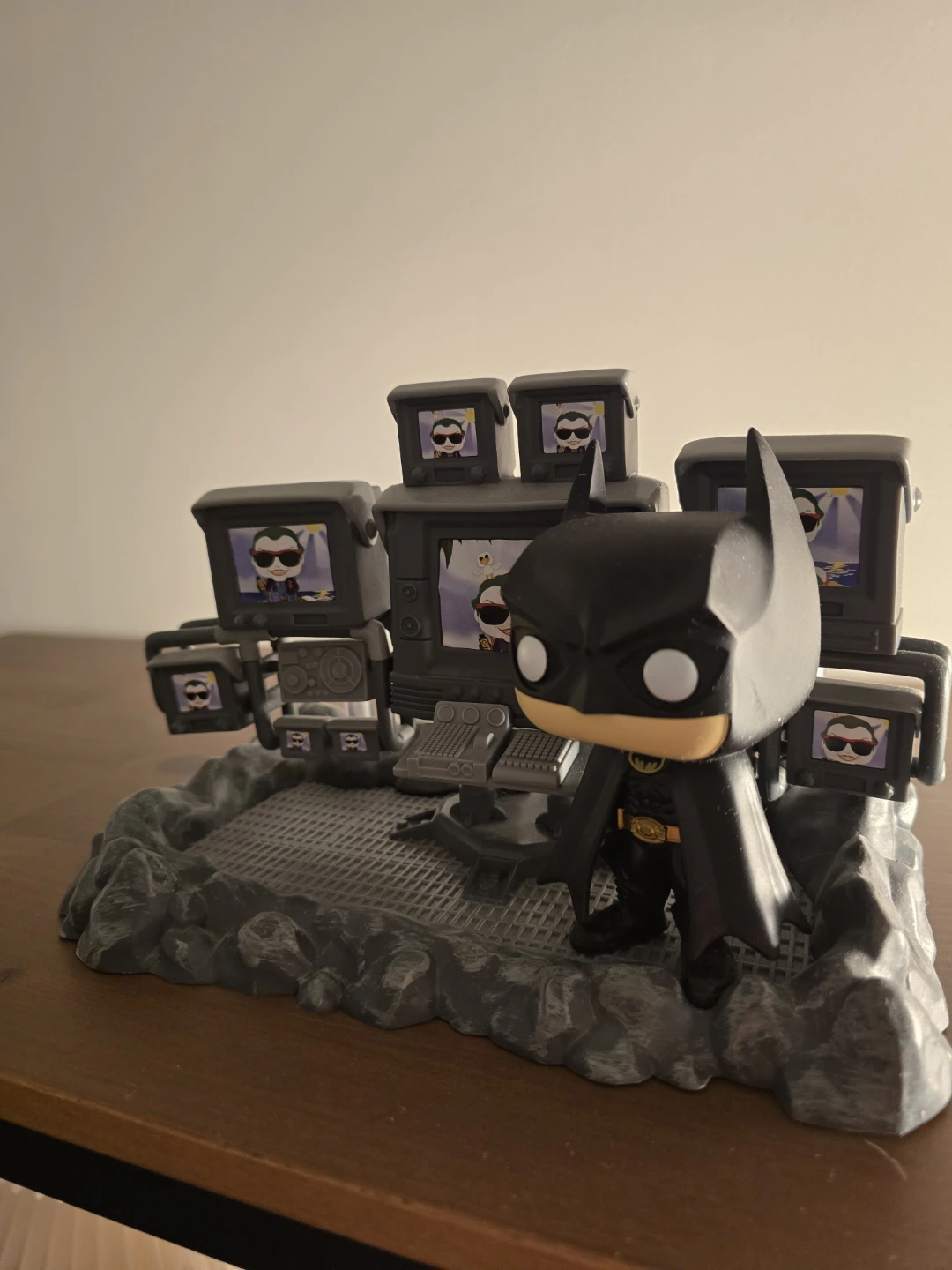 Funko Pop Town Batman with Batcomputer - photo 3