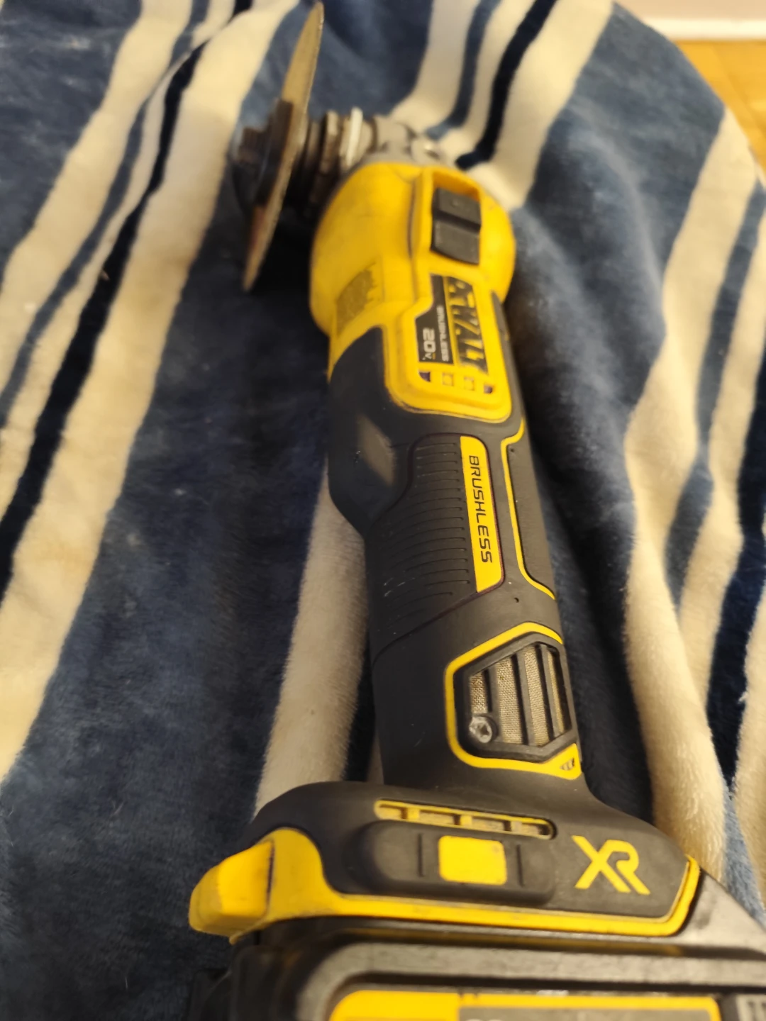 DeWalt 20V Max XR Brushless Grinder - photo 2