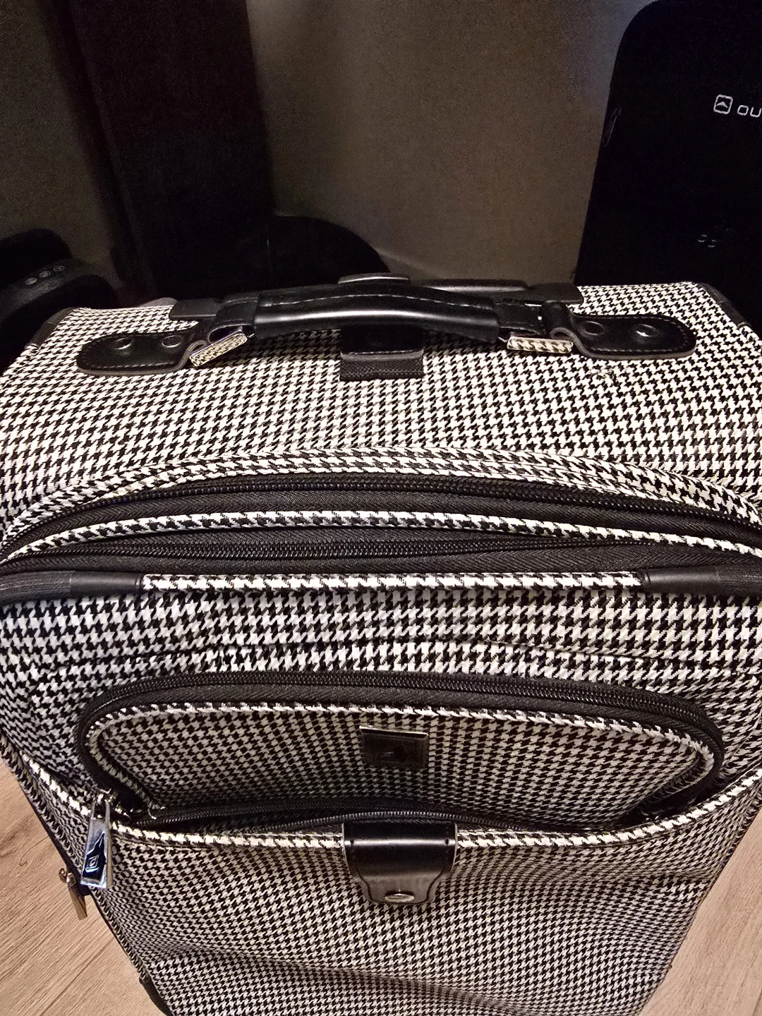 London Fog Carry-On Luggage - photo 2